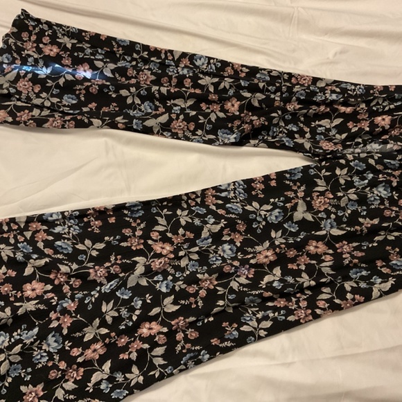 NWT American Eagle wide leg jumper color black floral size small - Picture 5 of 6